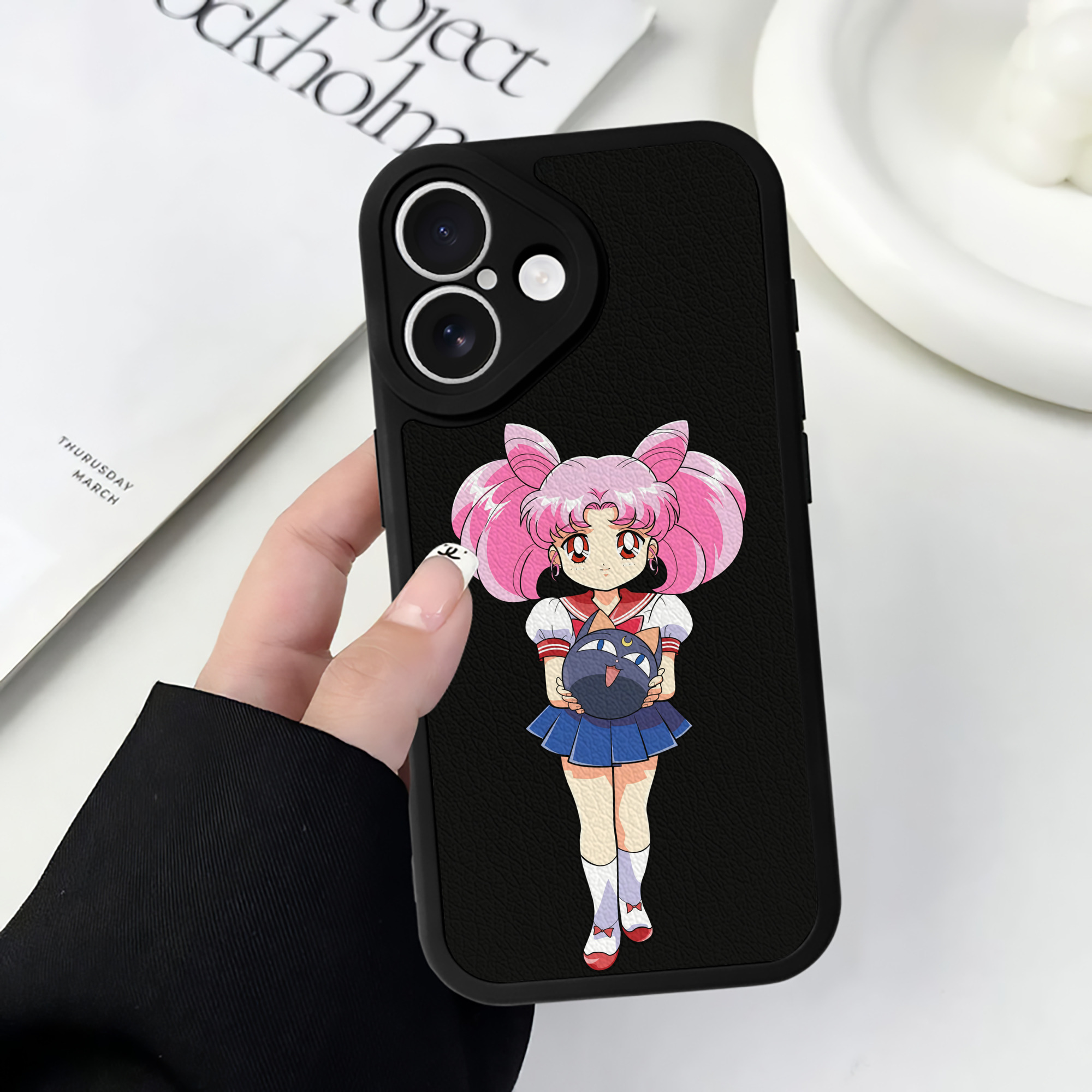 （画像用） 美少女戦士セーラームーン ちびうさ Sailor Moon Chibiusa Tsukino Usagi Small Lady Serenity 【iPhone 16シリーズ対応】シリコンスマホケース（レザー調） 材質：シリコン